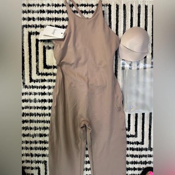 Bombshell Sportswear bombshell bunny bodysuit in clay size LARGE NWT - Picture 2 of 10